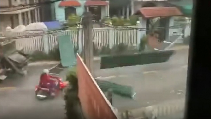 Top 9 pha "gặp may" ngày bão Wipha